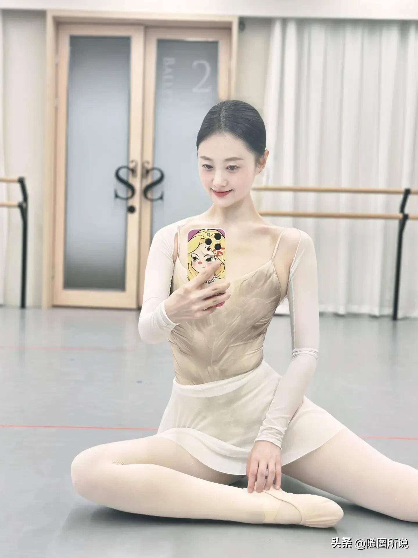 《难忘的舞蹈系校花》