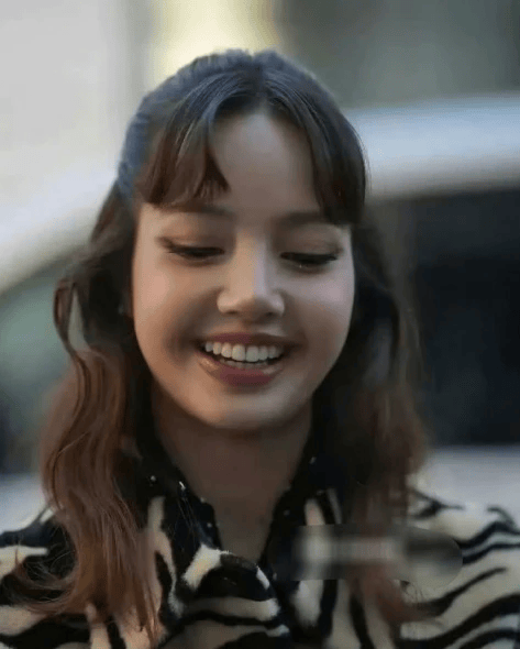Lisa晒近照打脸粉丝,那些粉丝P图都救不了的内容,就这样公开了_铁刘海_状态图_因为