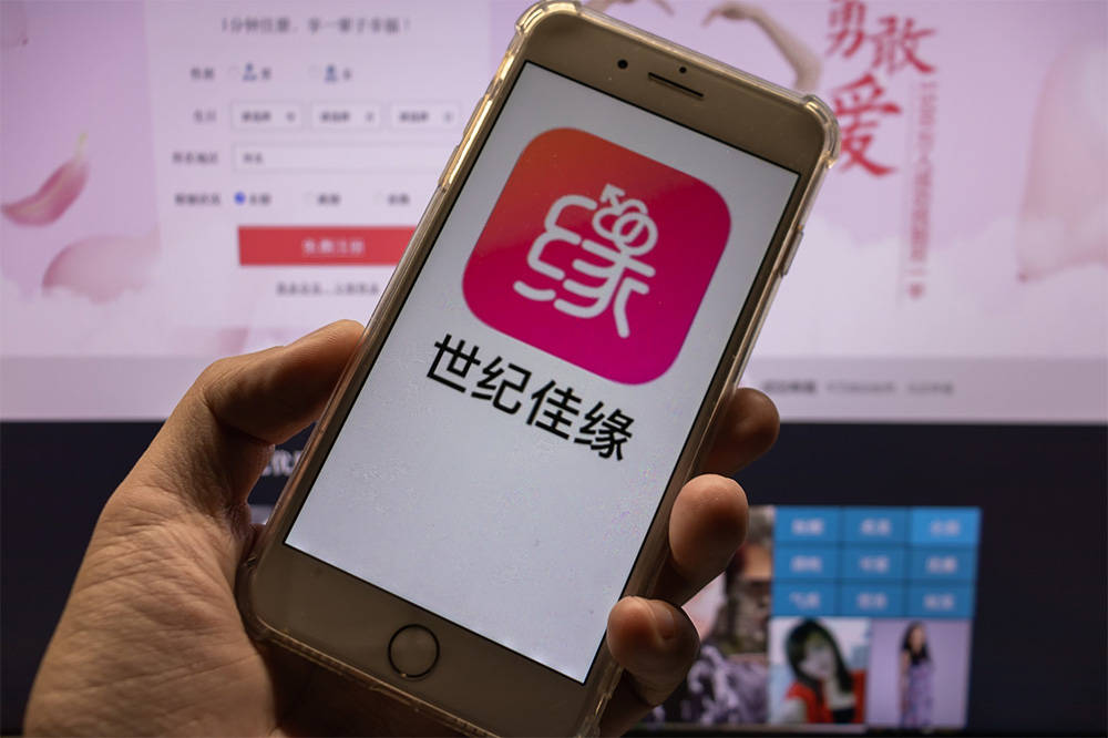 翟欣欣涉嫌敲诈勒索案被曝认罪认罚：世纪“孽缘