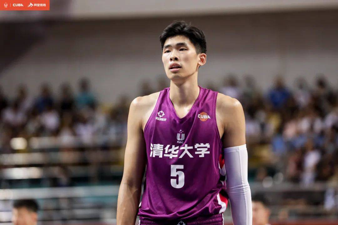 学生时代的邹阳,骨架型男,满满都是天赋