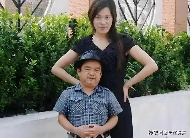 邱启明第一任妻子图片