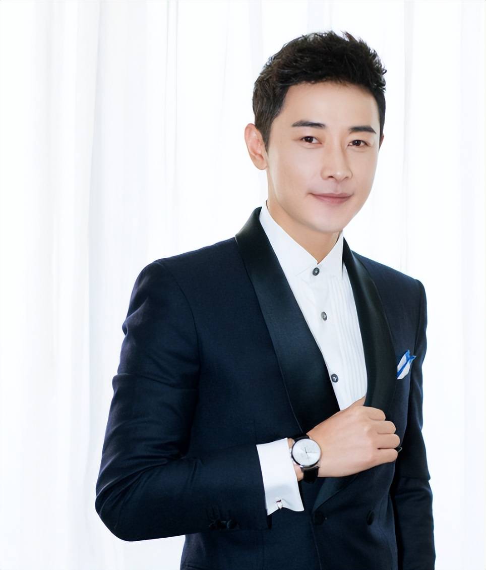 演员罗晋:和妻子在拍戏中相遇,39岁才当爸爸,结婚六年宠妻如宝