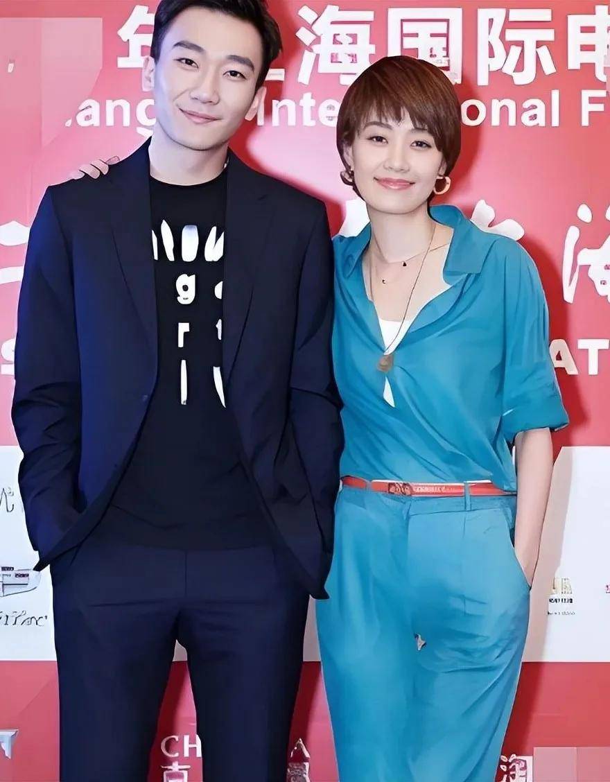马伊琍这回吃好了,被不忠诚十年后,拿下小18岁男友,长相跟前夫文章