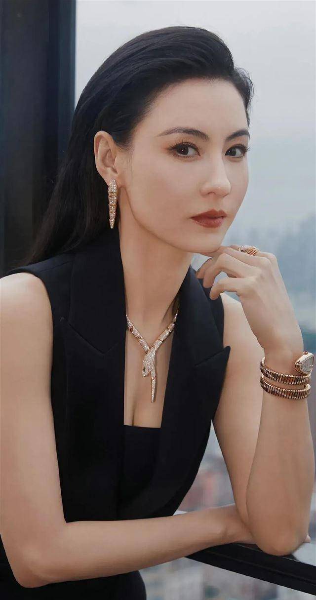 张柏芝:天生丽质难自弃,笑容灿烂照人心,身材曼妙展风情