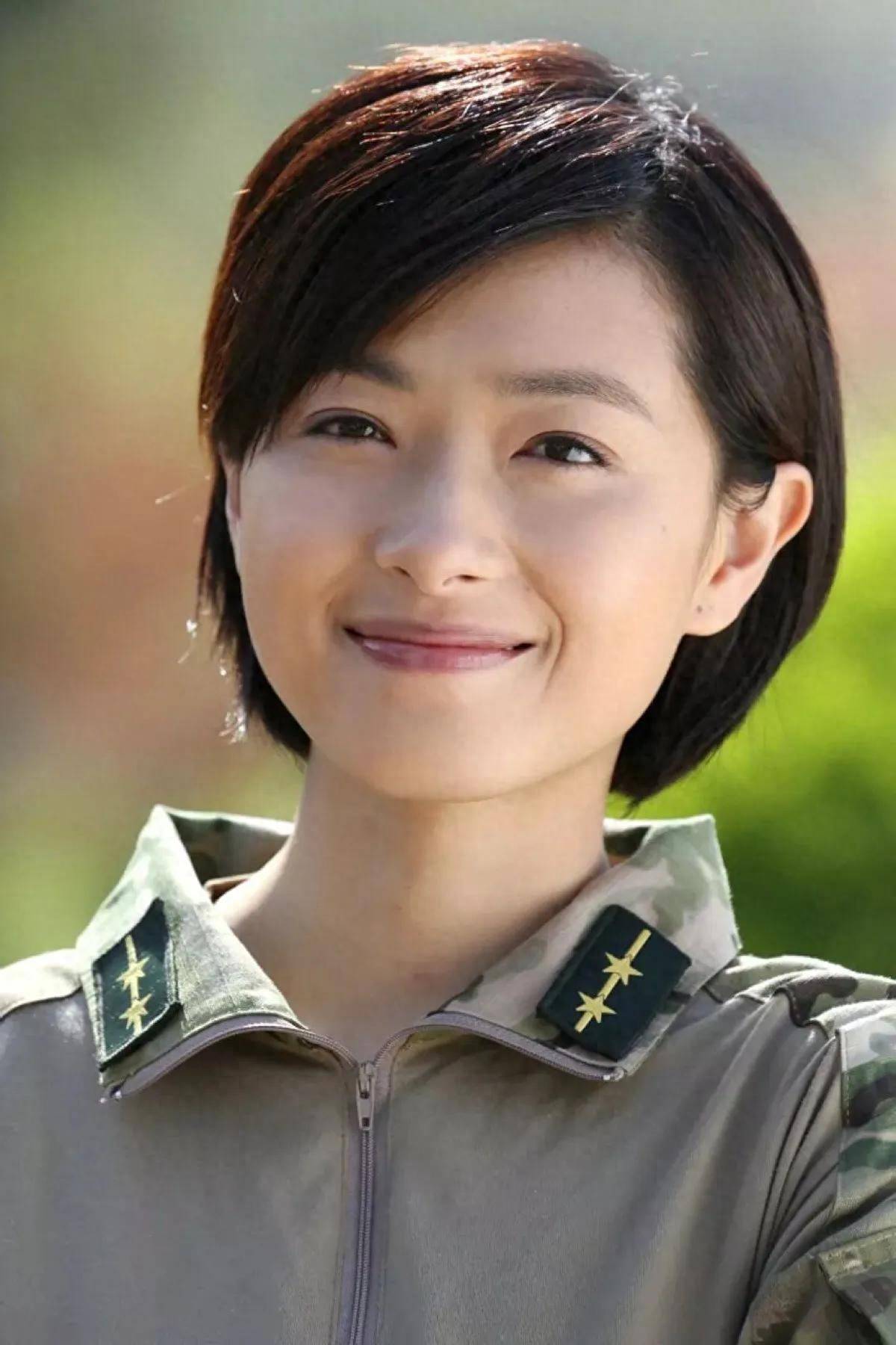 万茜 