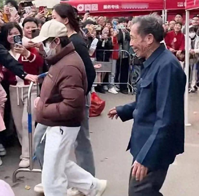 全红婵：青春期挑战下的跳水天才前路几何？，全红婵：从东京奥运到青春期的挑战之旅