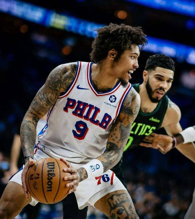 76人主场被逆转，凯尔特人3连胜背后的故事，NBA惊现大逆转：凯尔特人26分落后客场逆袭76人