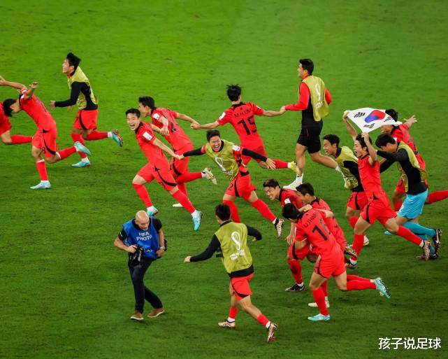 IFFHS年度亚足联最佳阵容震撼揭晓：日韩足球霸榜，中国足球何处寻突破？