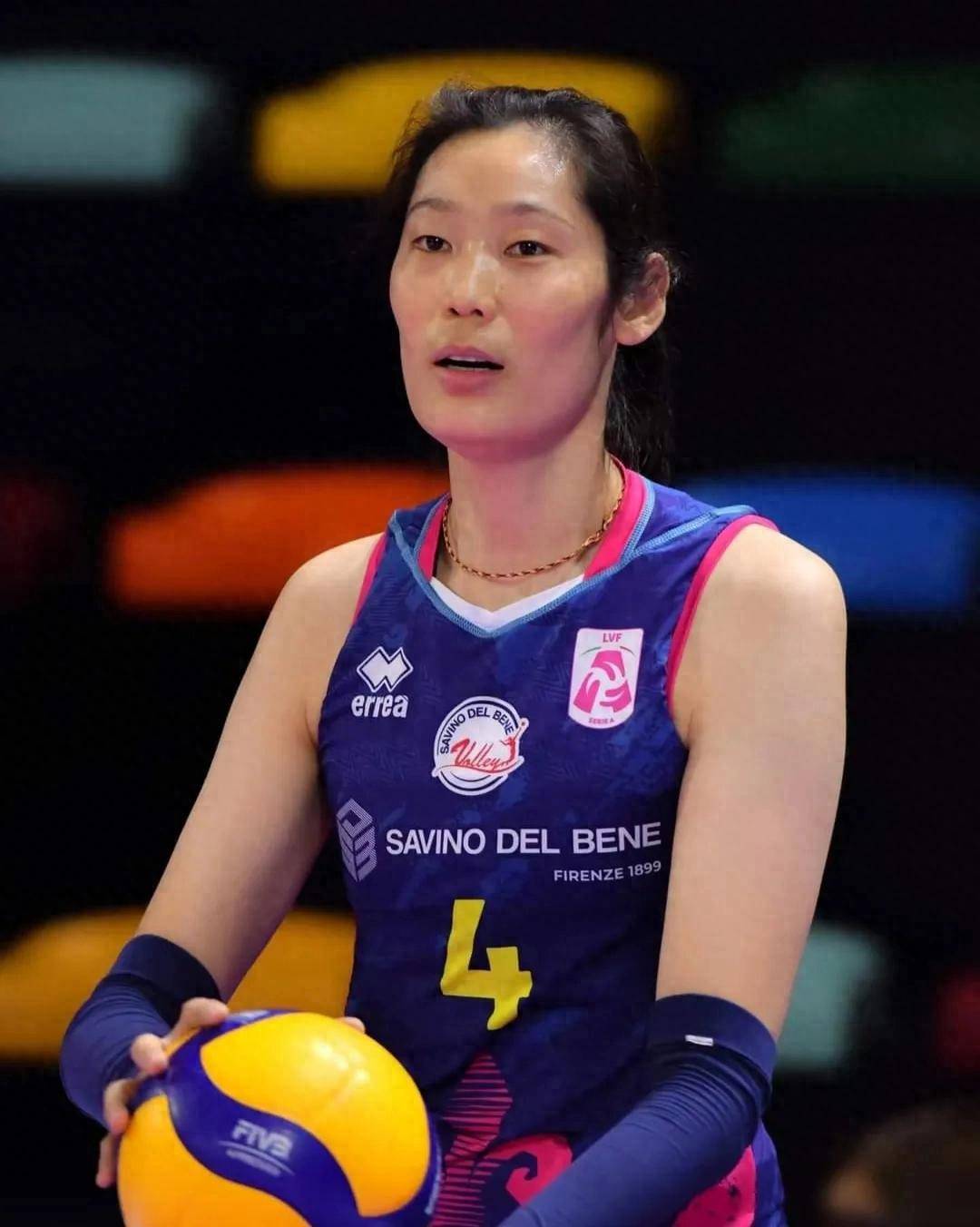 在此,我们也衷心祝愿朱婷在海外的生活一切顺利,希望她能早日养好手腕