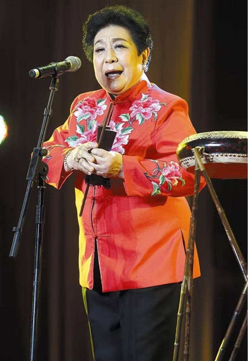 单弦皇后马增蕙:丈夫患癌离世,她被谣言困扰,为歌手儿子伤痛