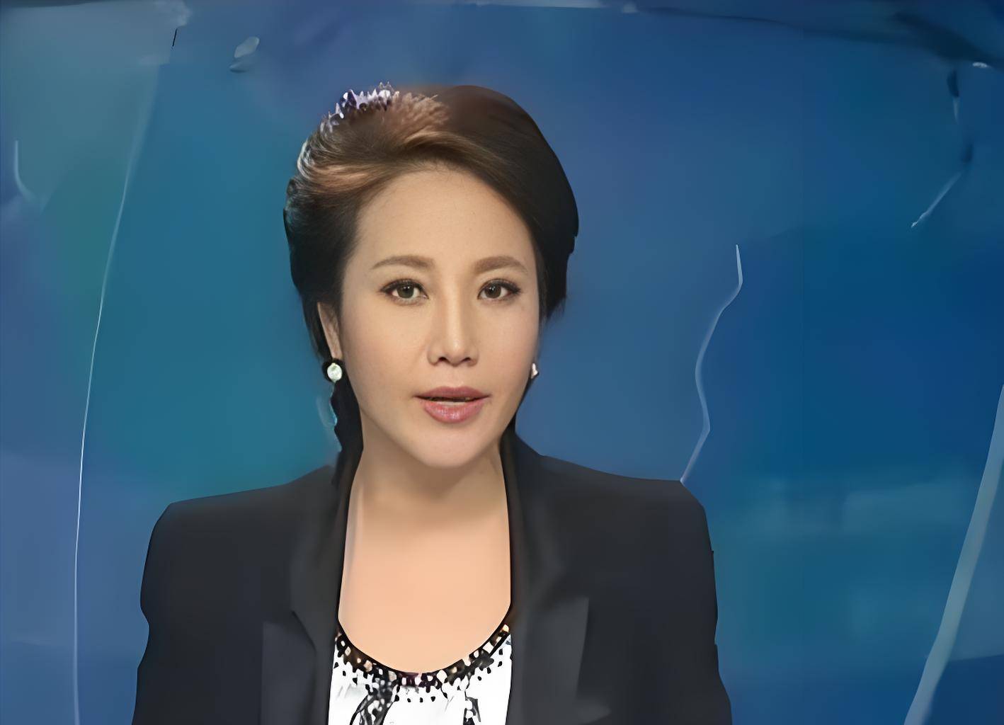 广东人心中的冻龄美女主持:54岁徐洁坚守26年,50岁伍燕是台柱子