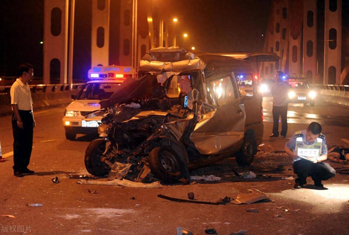 16岁少年撞上7旬老人,这起交通事故责任纠纷该何解?