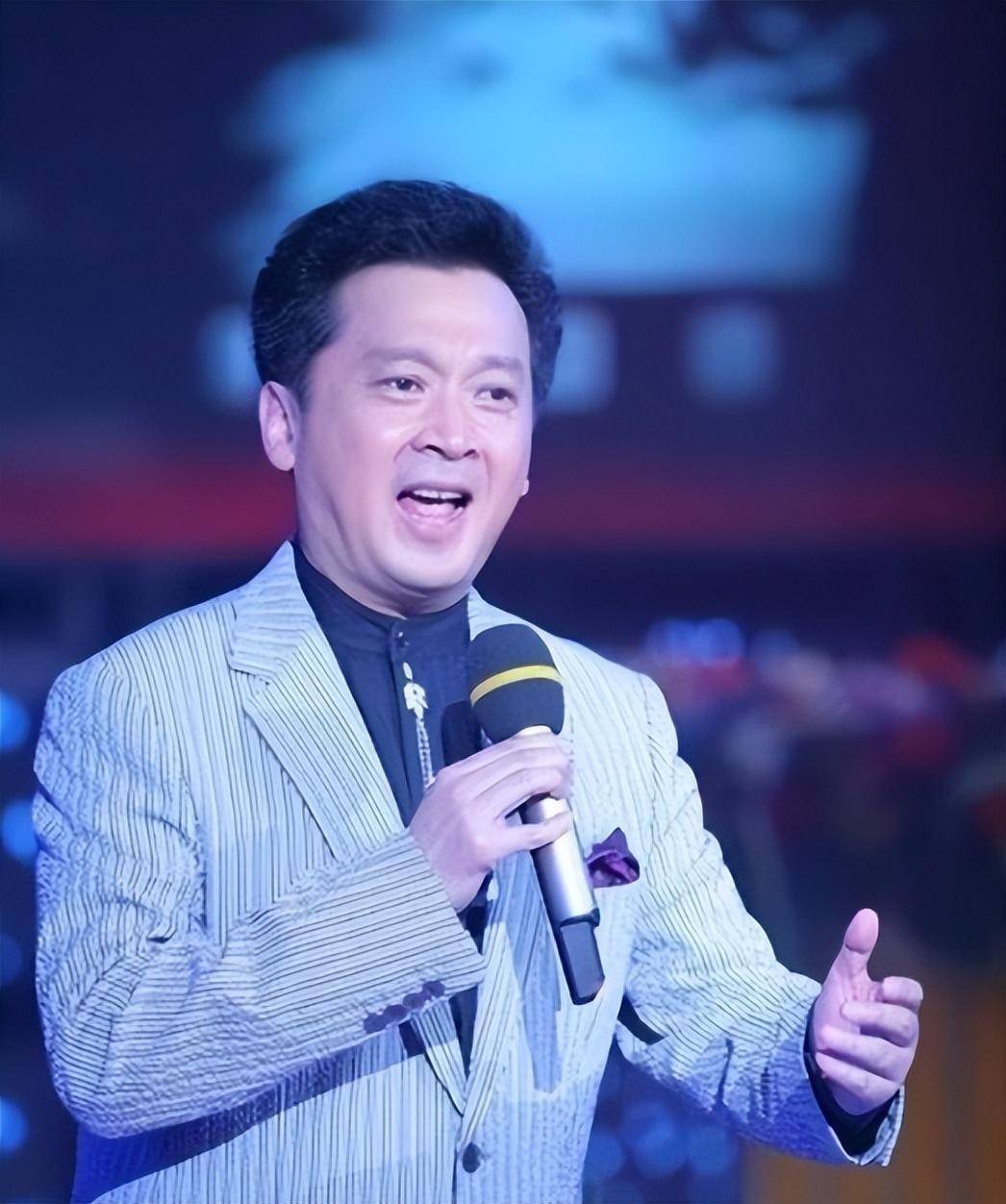 郁钧剑考入总政歌舞团,却因部队整编而失业,后来是如何成名的?