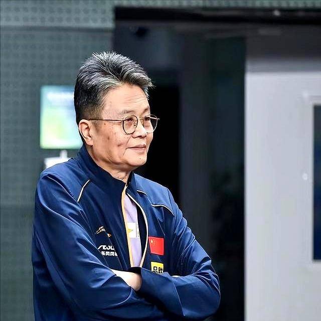WTT新规下樊振东退赛，国乒名宿开炮与回怼，乒乓球商业化之辩：WTT新规下的国乒风波