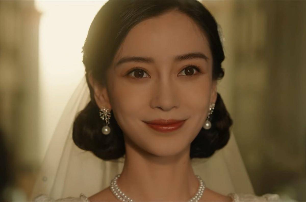 热度大爆,杨颖婚纱造型惊艳,《漫影寻踪》越看越上瘾