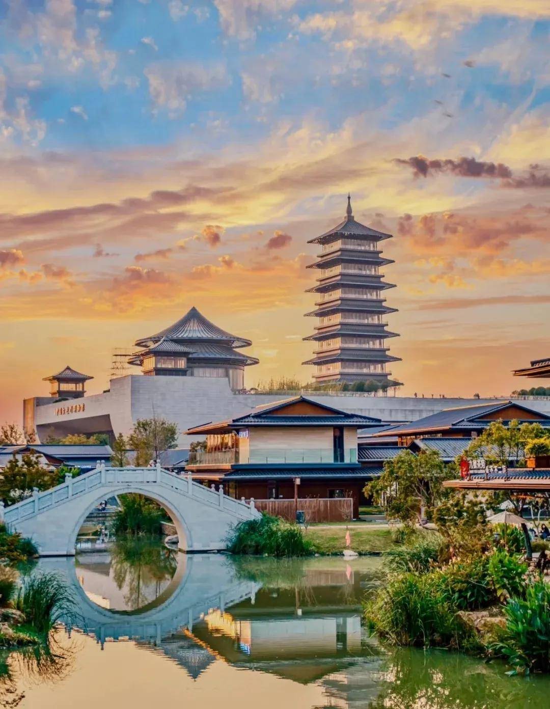 春日慢游指南:最适合银发族的三大旅行城市