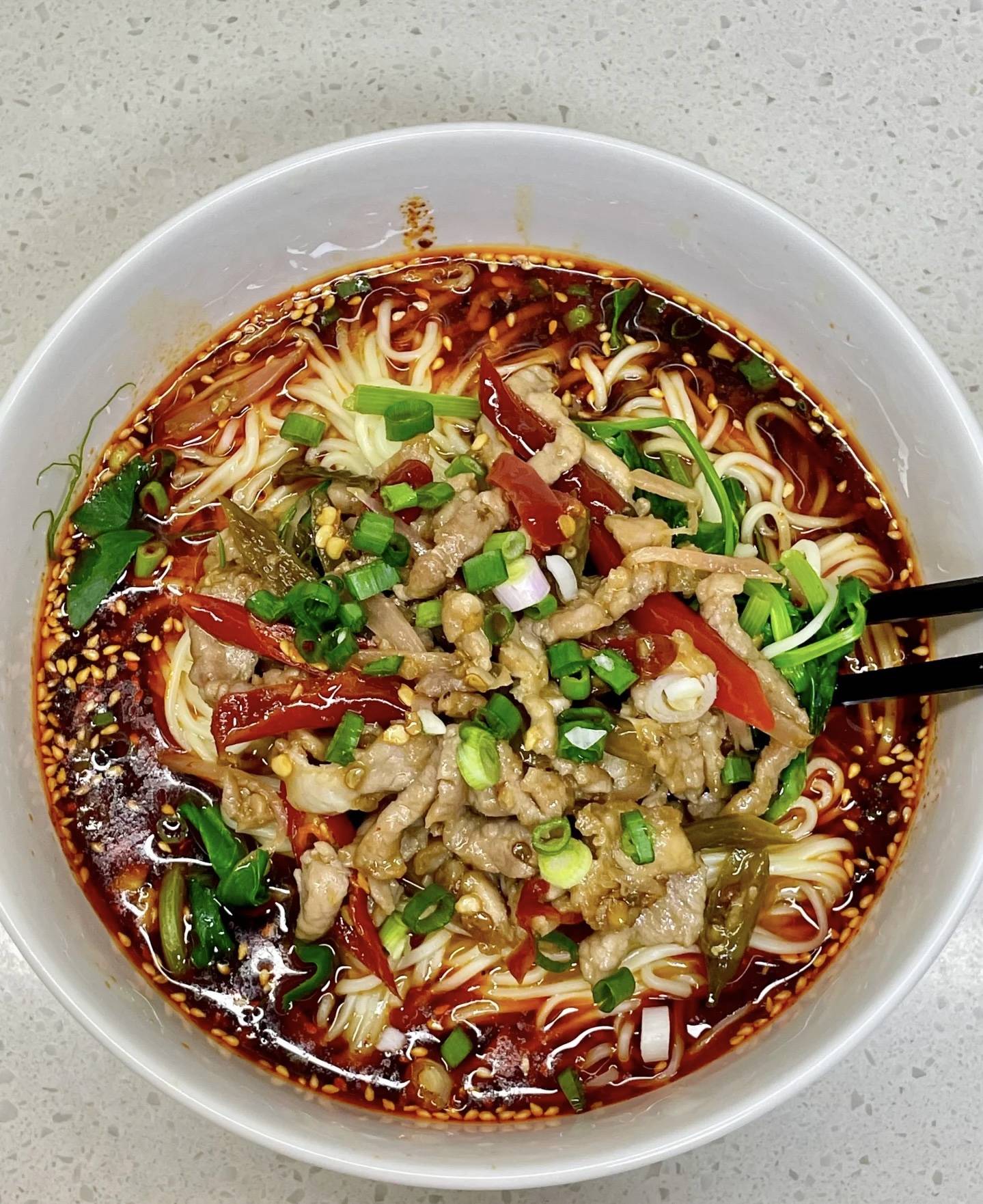 家常必备!泡椒肉丝面的详细制作步骤,25分钟轻松上桌