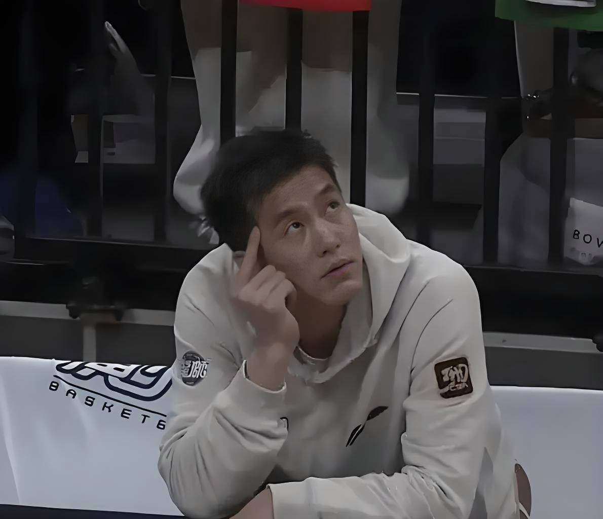 郭艾伦眼伤：困境中的篮球之光，医生给球迷吃下定心丸