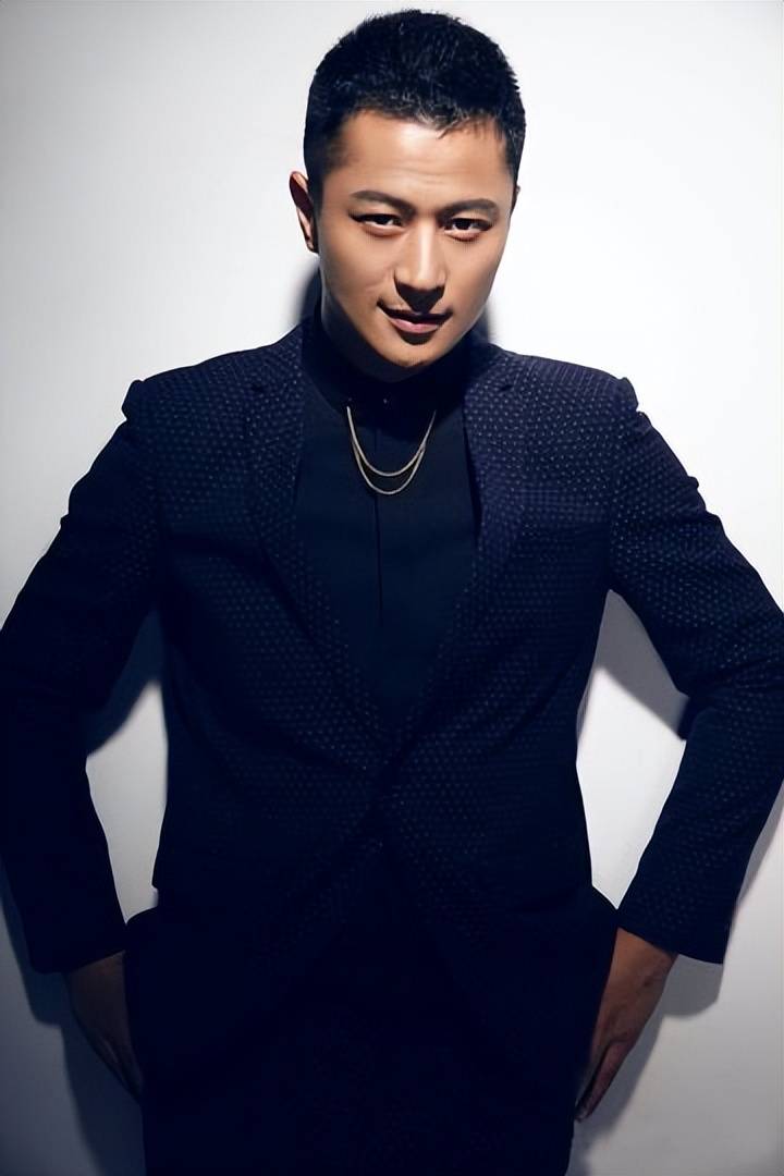 林江国:戏演的不错,长得也帅,就是不温不火,和馨子不是夫妻