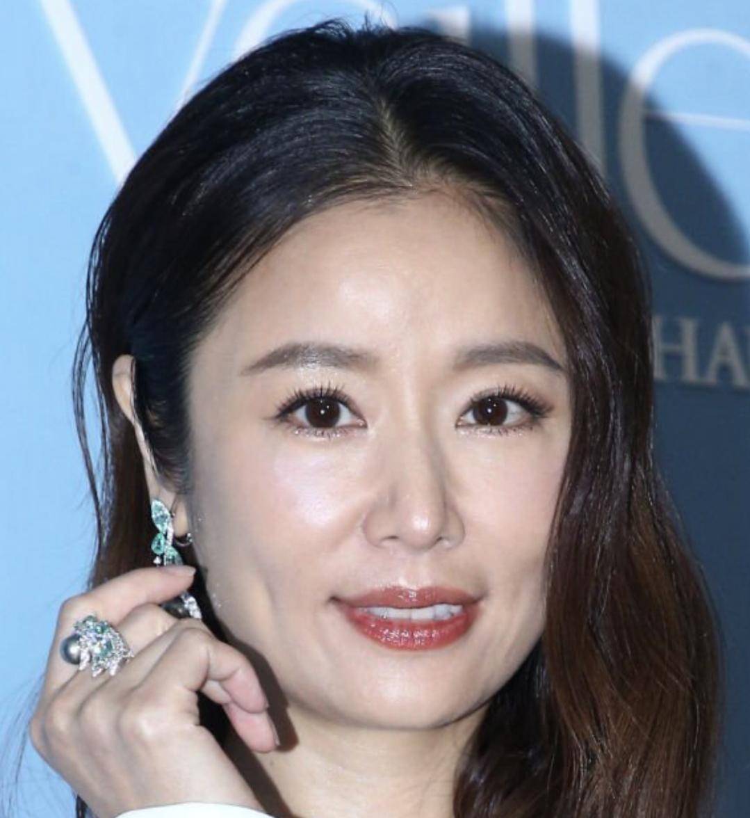 49岁林心如近照曝光,脸部臃肿疲态重,网友炸锅:这还是她吗?