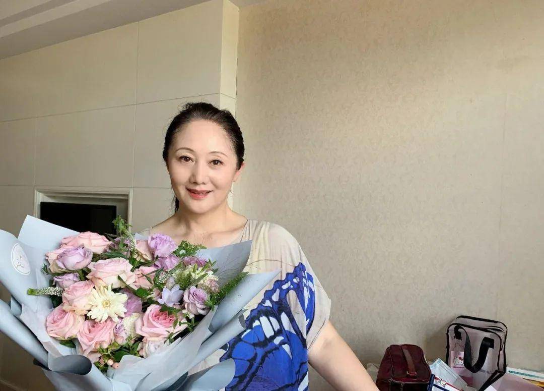 赵丽娟:靠令妃娘娘大火,为拍戏不要孩子,今女儿二十岁