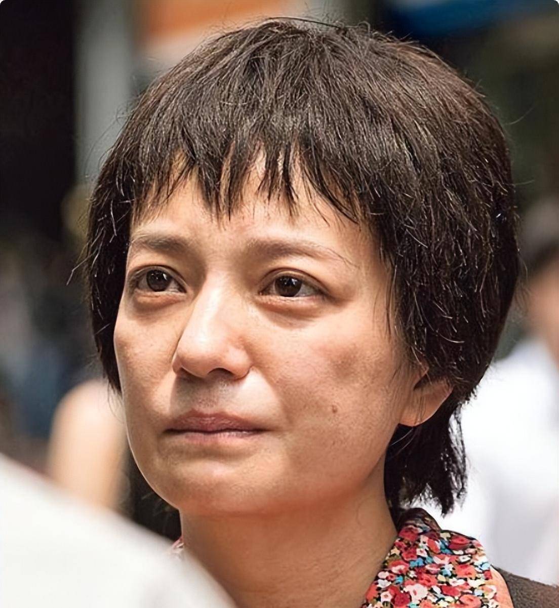 封杀不到四年,48岁赵薇近照曝光!素颜状态真实,一点都不意外