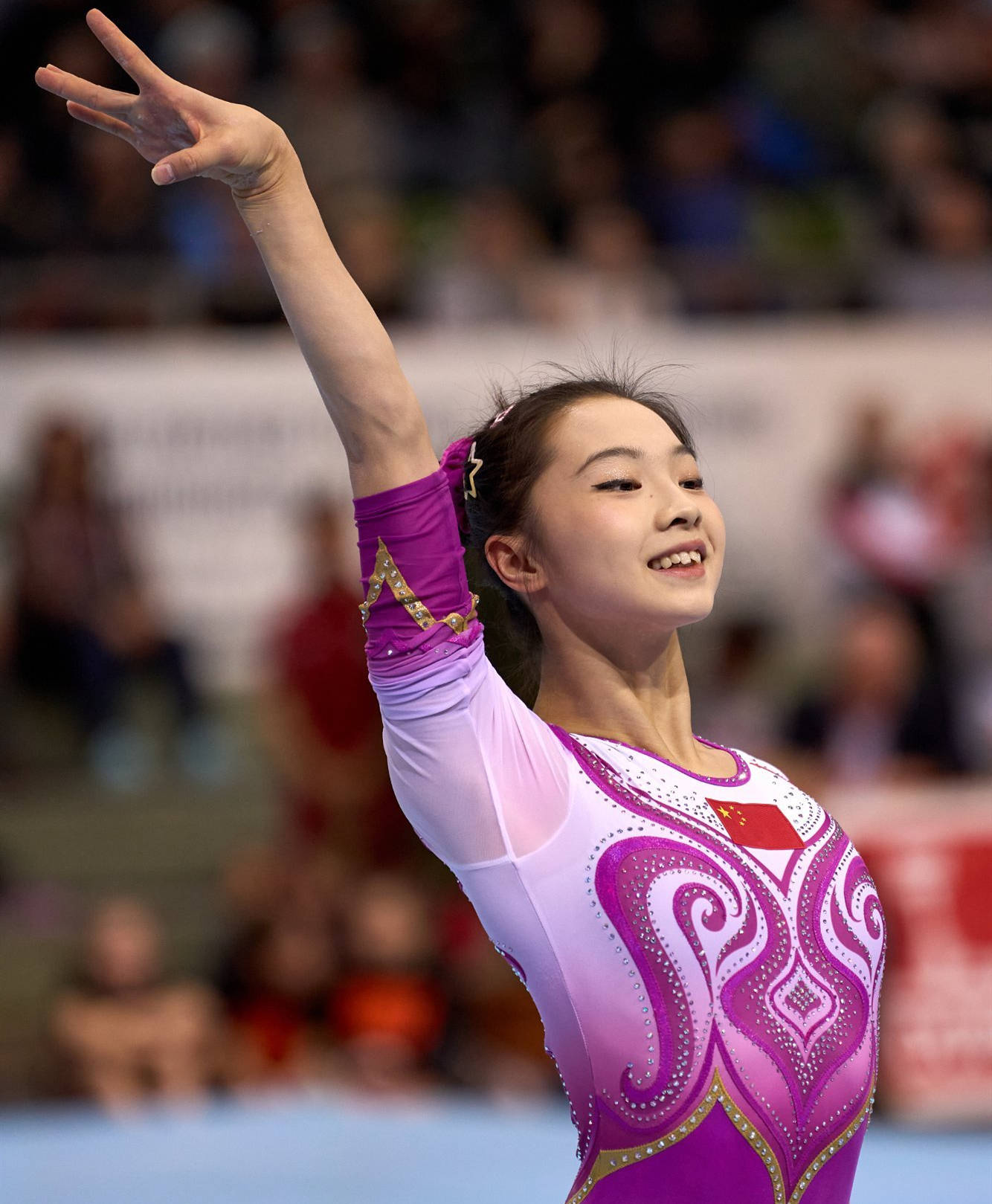 中国体操又一16岁美女新星崛起:首次出征大赛夺冠 获3奖牌