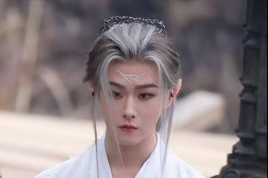 绿豆眼,尖嘴猴腮,长相磕碜却演"绝世美男",到底谁给的自信