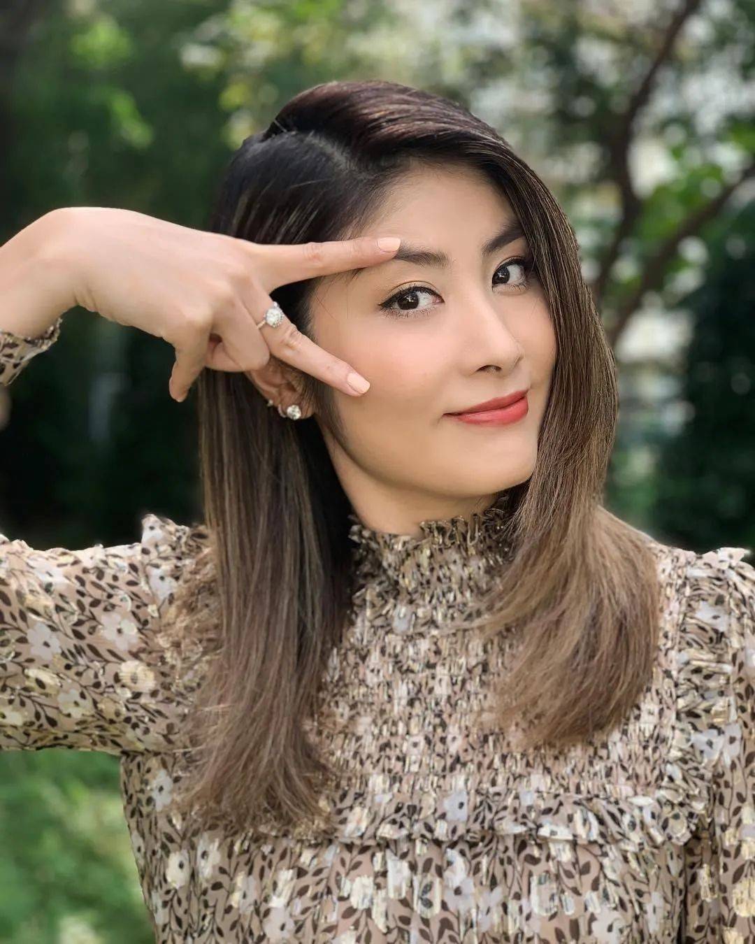 港台四大冻龄女星,听年龄以为是大妈,脸和身材却依旧惊艳!