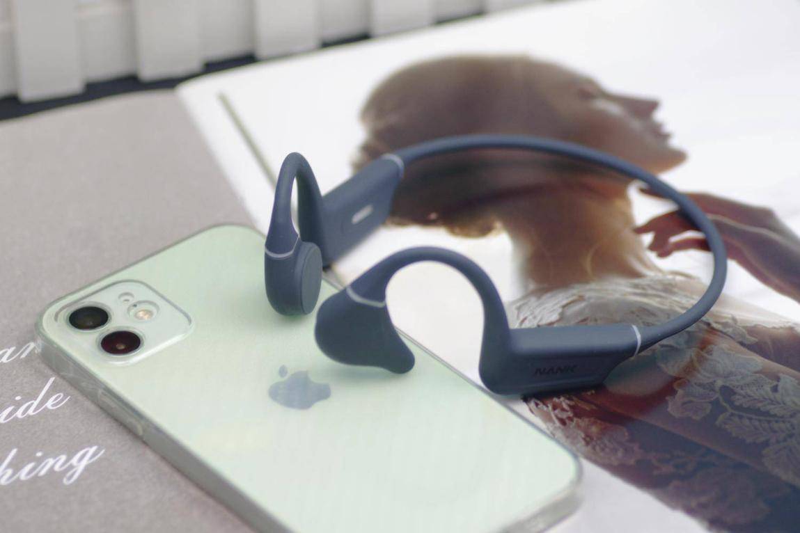 游泳耳机入耳式好,还是骨传导好?游泳耳机推荐品牌大揭秘!