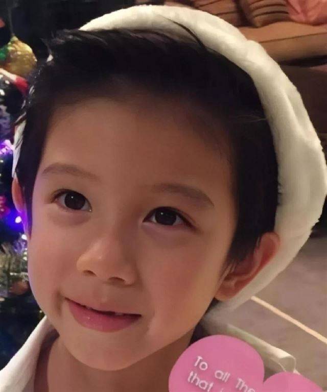 胡静儿子真帅气星二代里的颜值担当!小牛魔王长大肯定迷倒一片