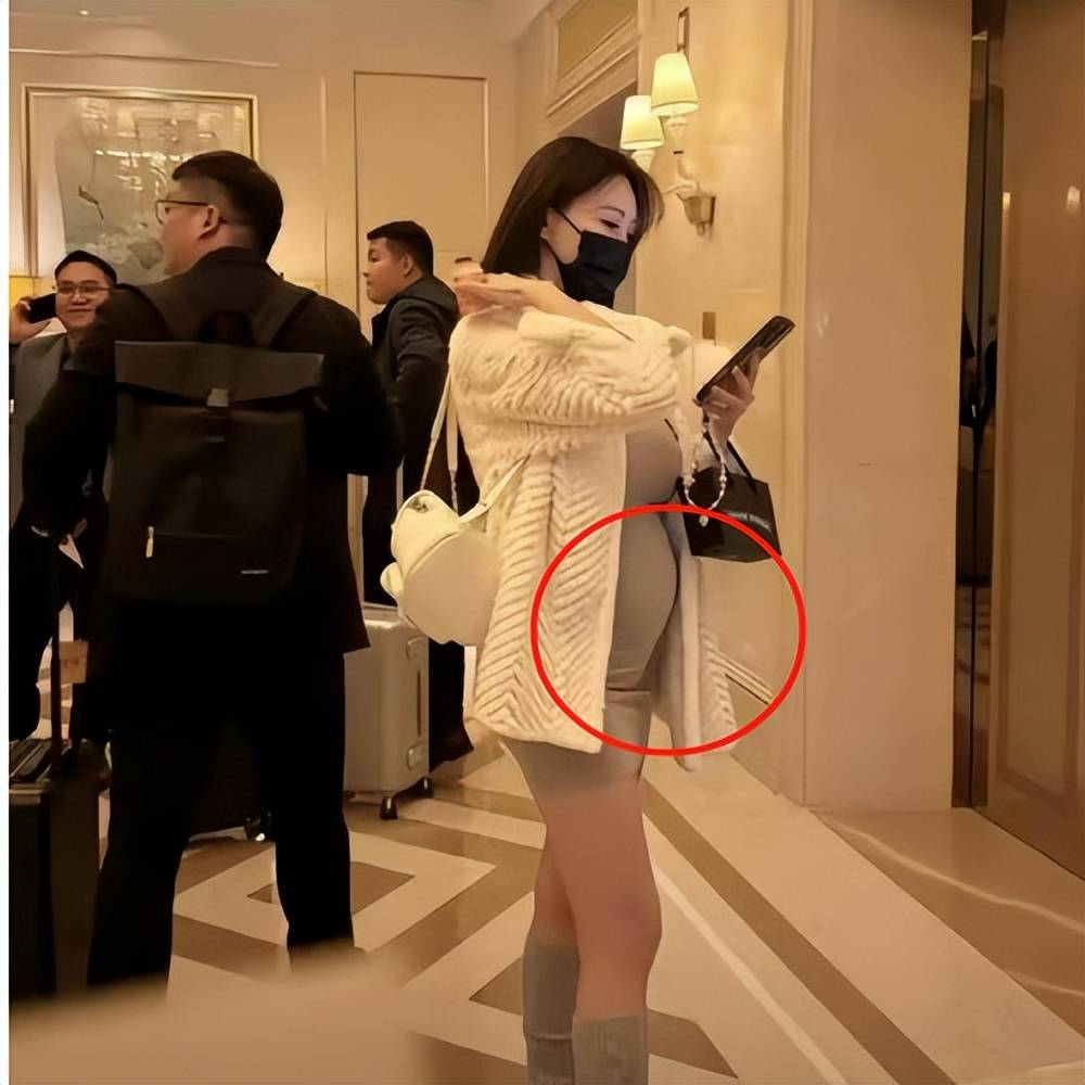 黄晓明"生女"传闻不到一周,杨颖仅用一张照片,口碑就两级反转