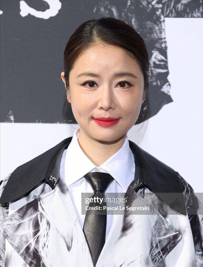 林心如近照曝光,脸肿像发面馒头,笑起来嘴巴僵硬手上皱纹成亮点