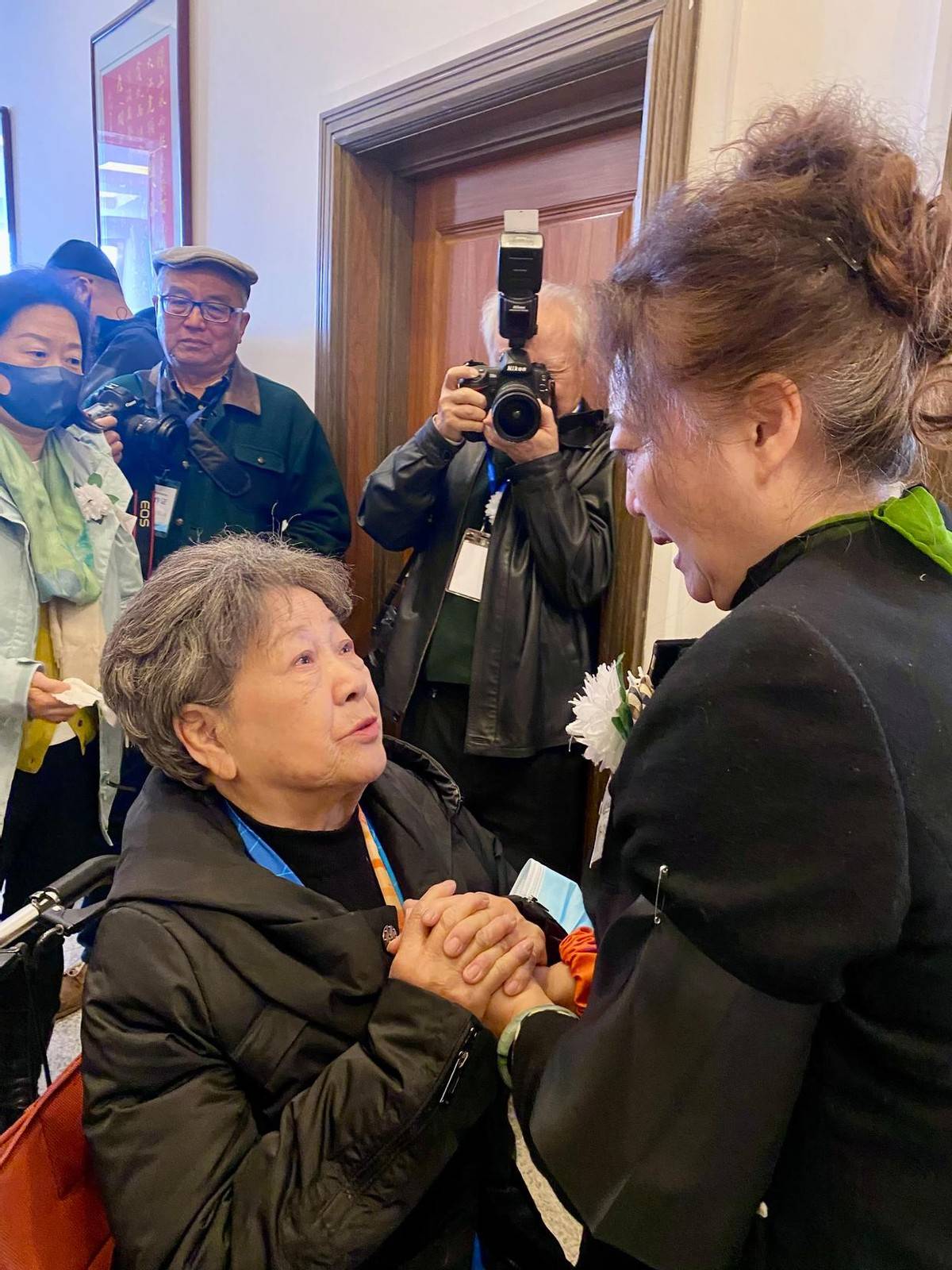 于洋追悼会多位明星现身女儿女婿从美国回来回应不赡养传闻