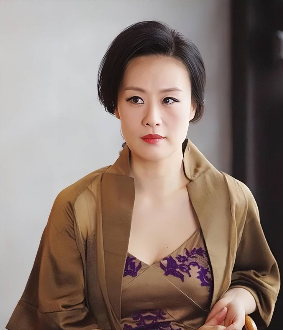 不会演"穷人"的邬君梅,给内娱上了一课,陈道明说对了