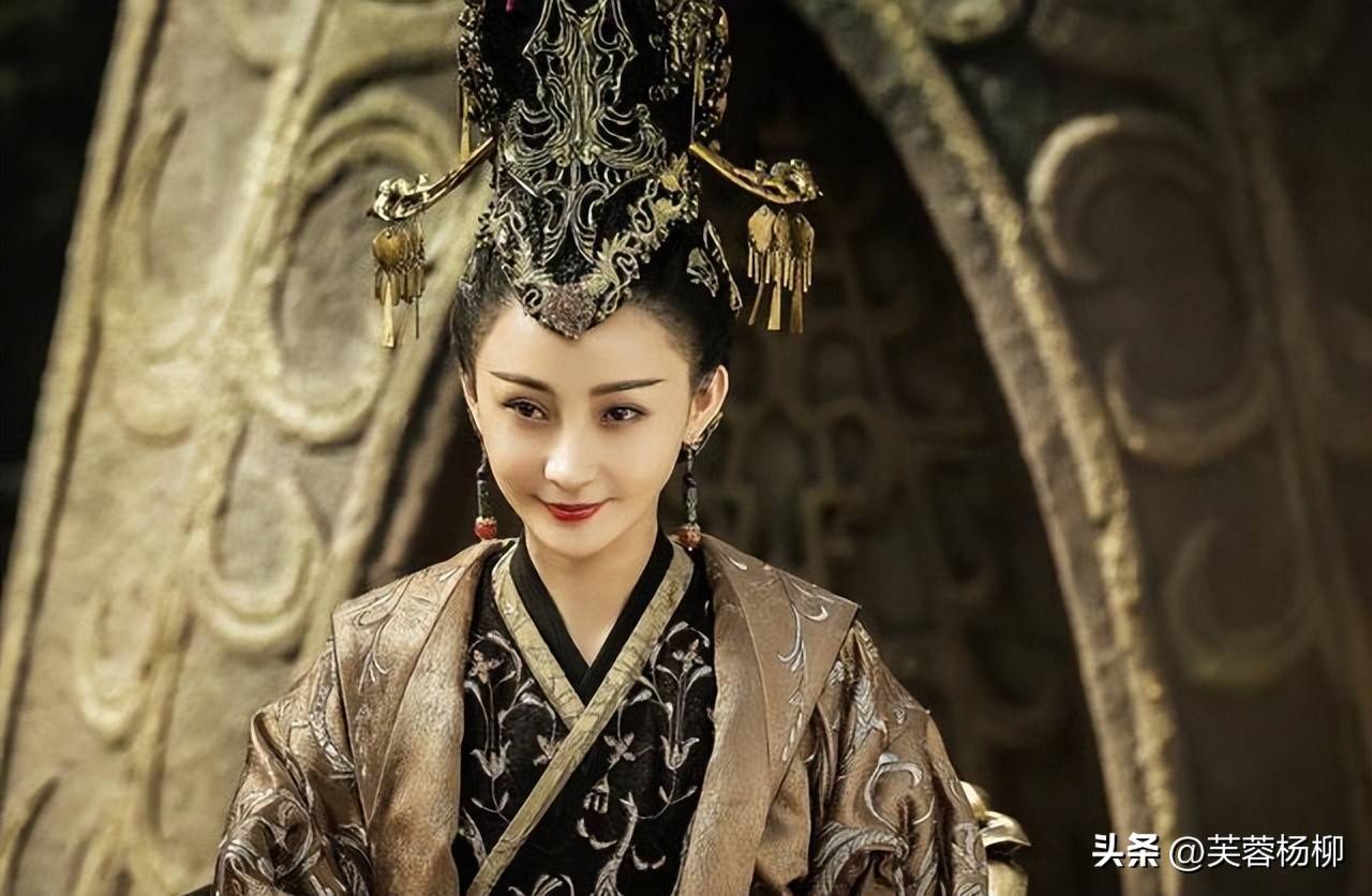 她可是演过"王熙凤"呀,如今面相大变,下巴尖眼神浊,大势已去_姚笛