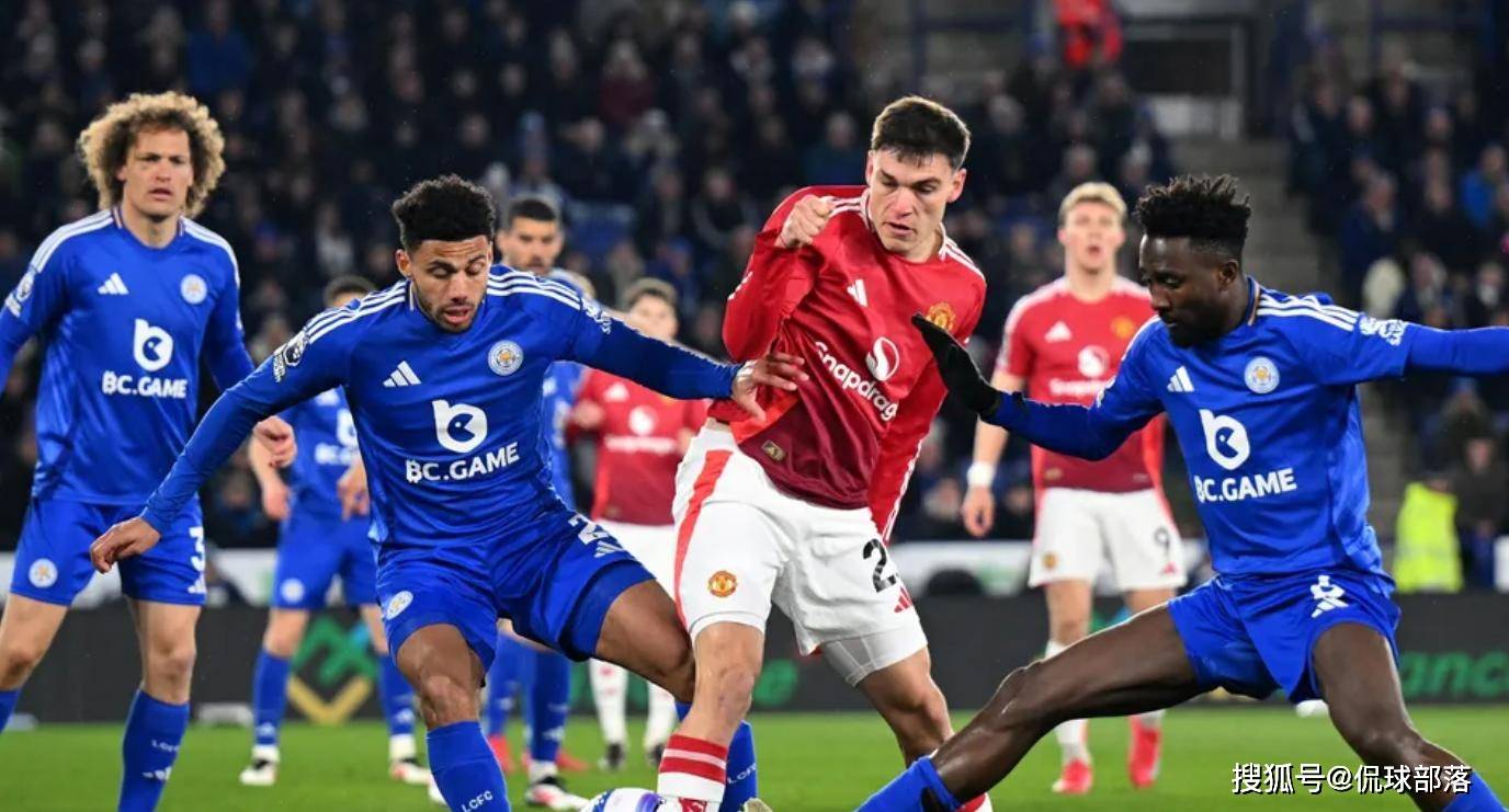 英超：曼联火力全开3-0完胜，莱斯特城深陷降级泥潭，B费闪耀助曼联3-0击败莱斯特城，范尼带队前景堪忧