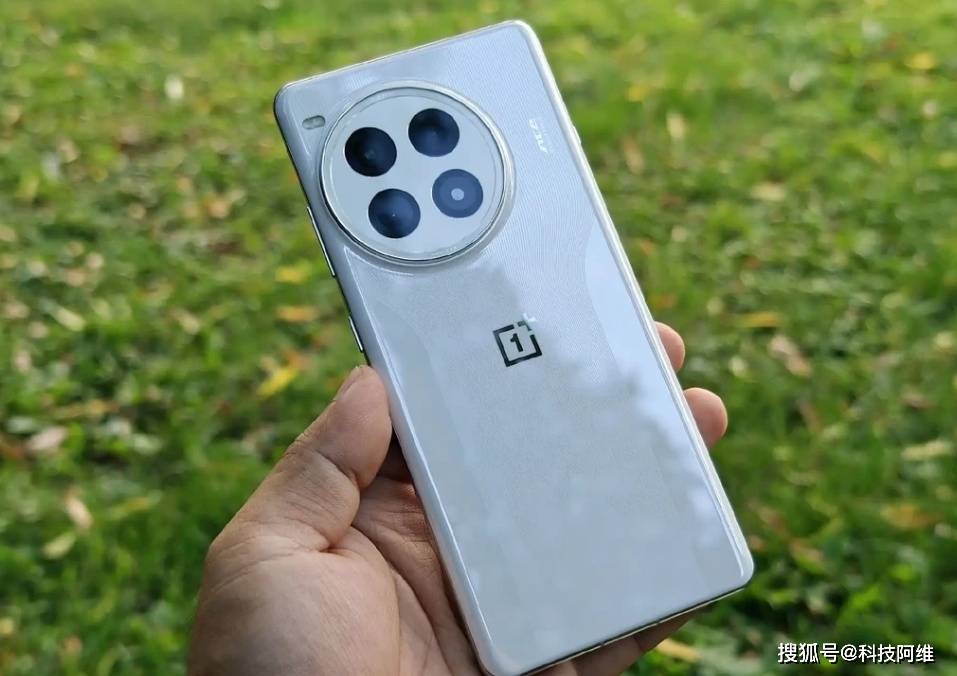 一加Ace3Pro：性能、屏幕、拍照全能，价格却大跳水！，一加Ace3Pro：高性价比24GB运存旗舰的崛起