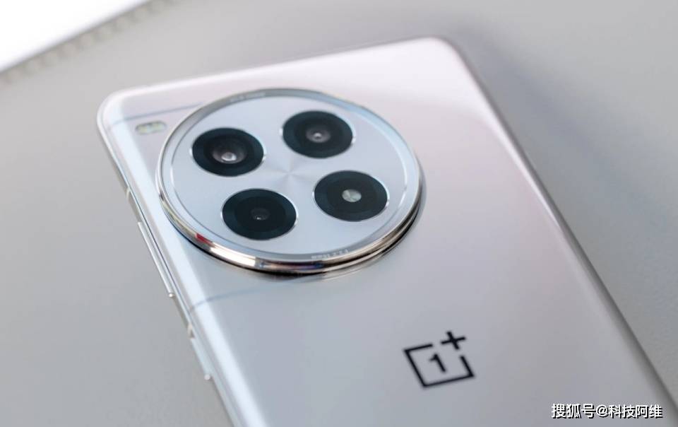 一加Ace3Pro：性能、屏幕、拍照全能，价格却大跳水！，一加Ace3Pro：高性价比24GB运存旗舰的崛起