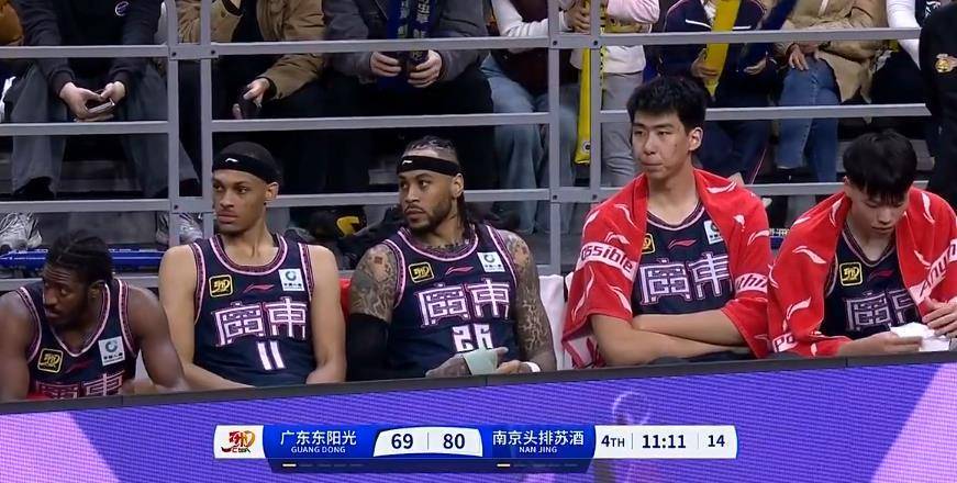 广东不敌同曦，赛后球员评分，胡明轩和莫兰德最差，仅3人及格