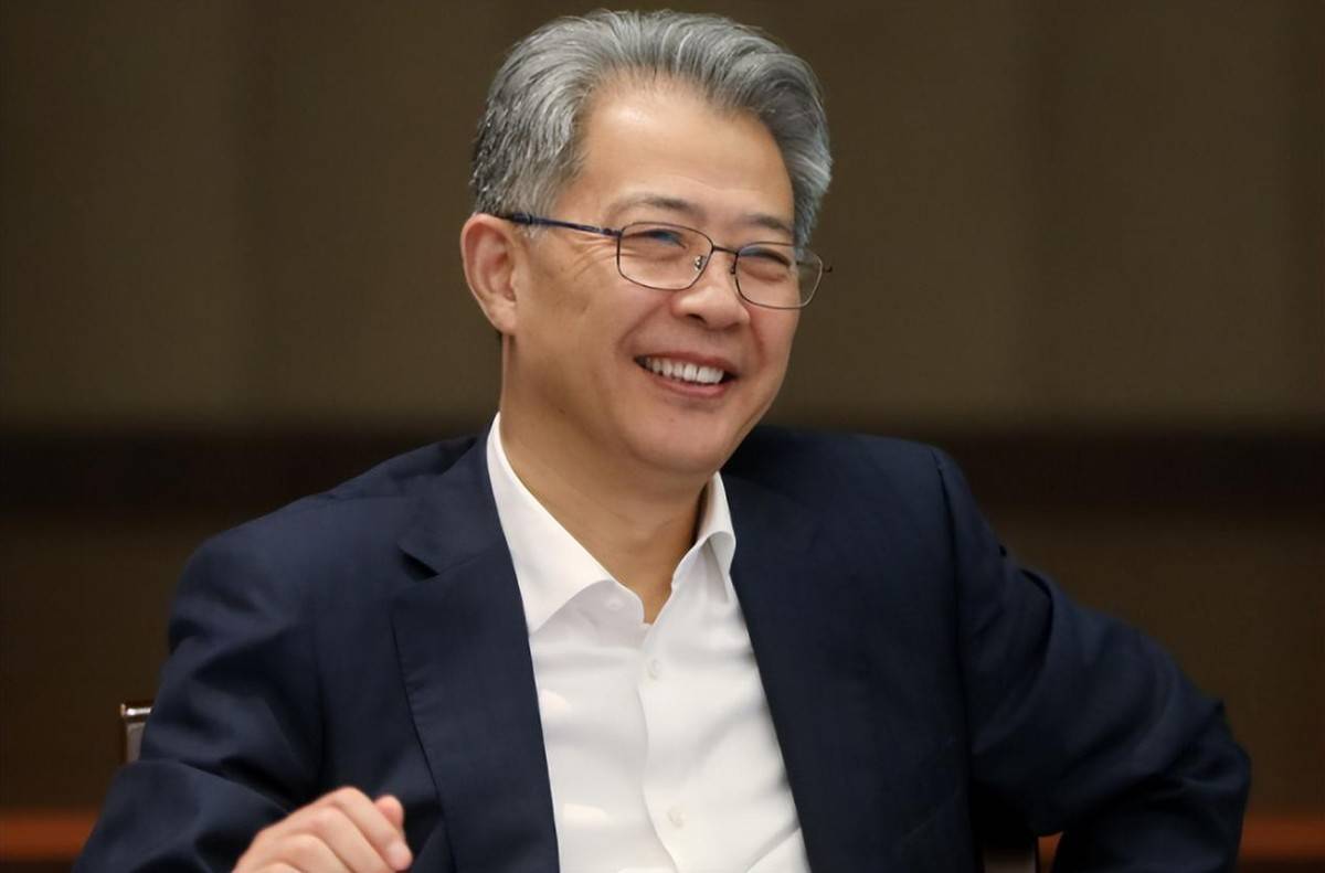 敢贷款给许家印的李晓鹏,家族式产业链的贪腐有多骇人听闻