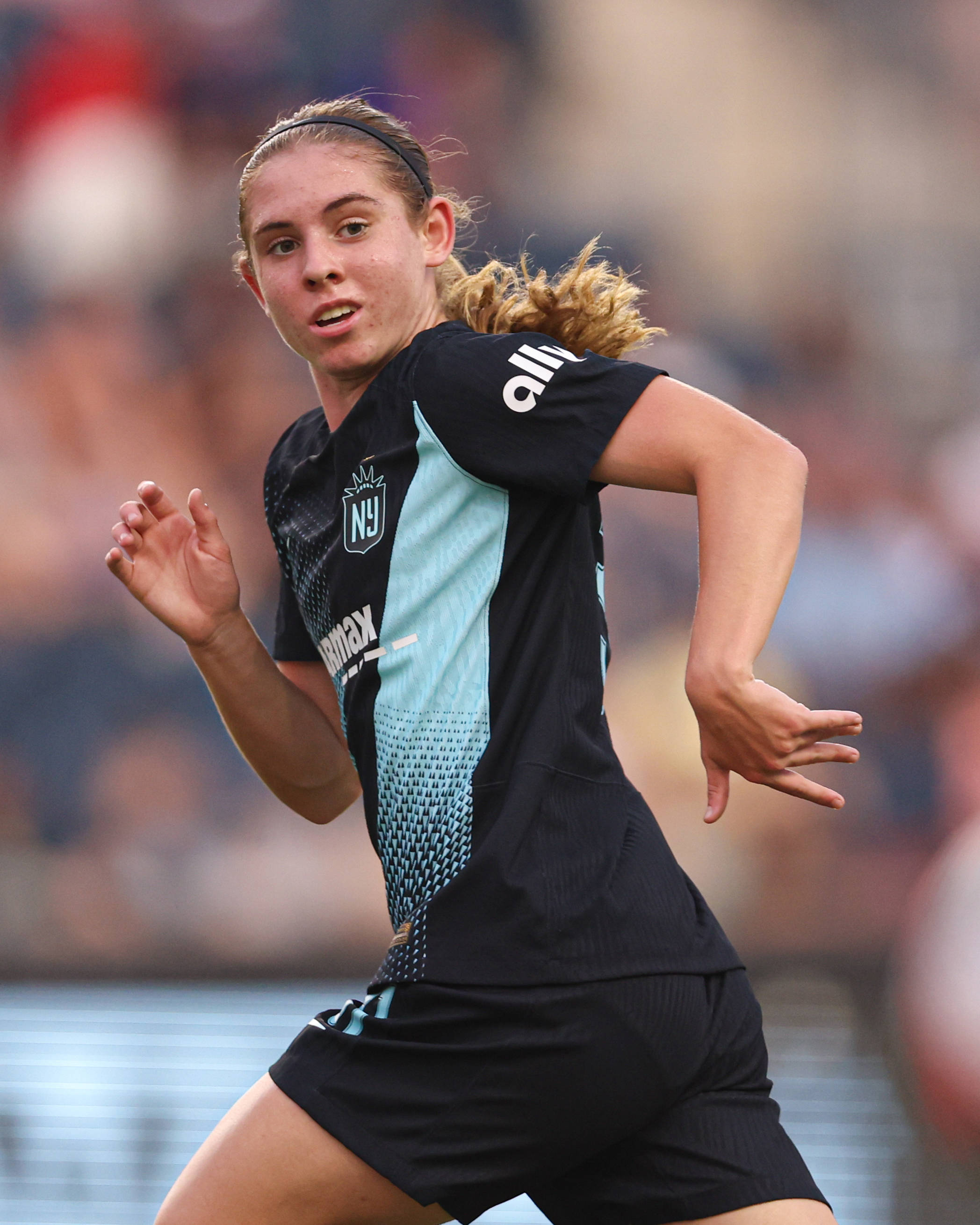 14岁天才少女!成美国女足大联盟历史最年轻出场球员