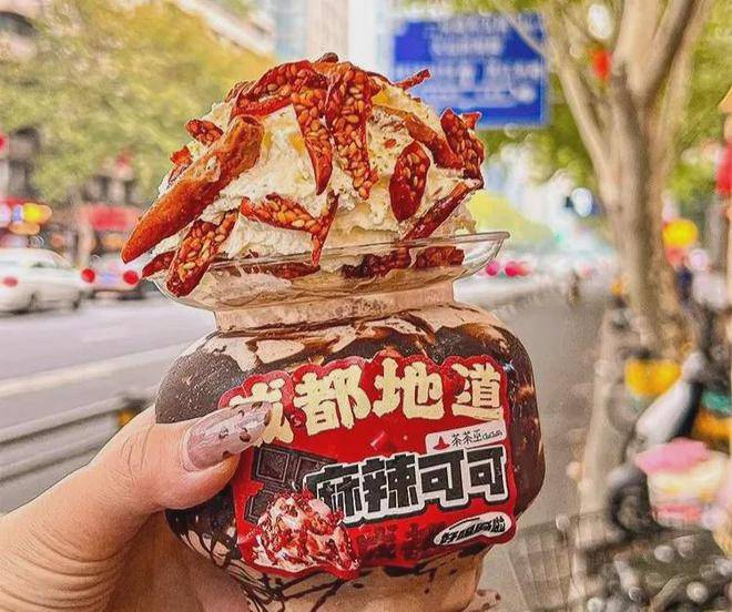 成都茶饮风云：从茶香到商业算法的演变，解码成都茶饮：品牌扎堆背后的城市发展逻辑