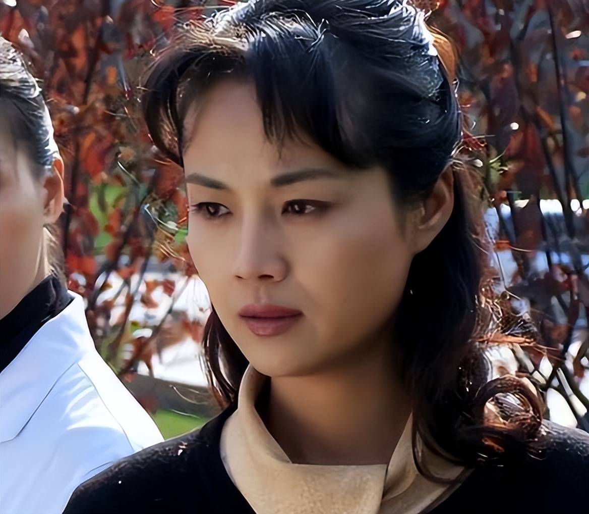 她是最美"上官婉儿",一婚嫁老头二婚嫁影帝,如今子女让她焦虑