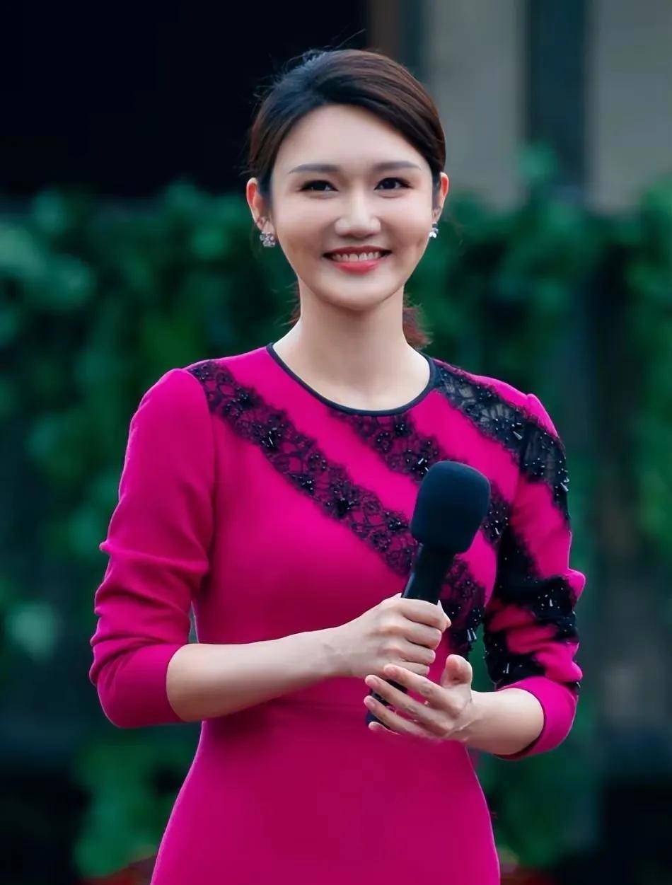 央视知名主持人龙洋,36岁仍无房无车,月光族,择偶要求高得离谱