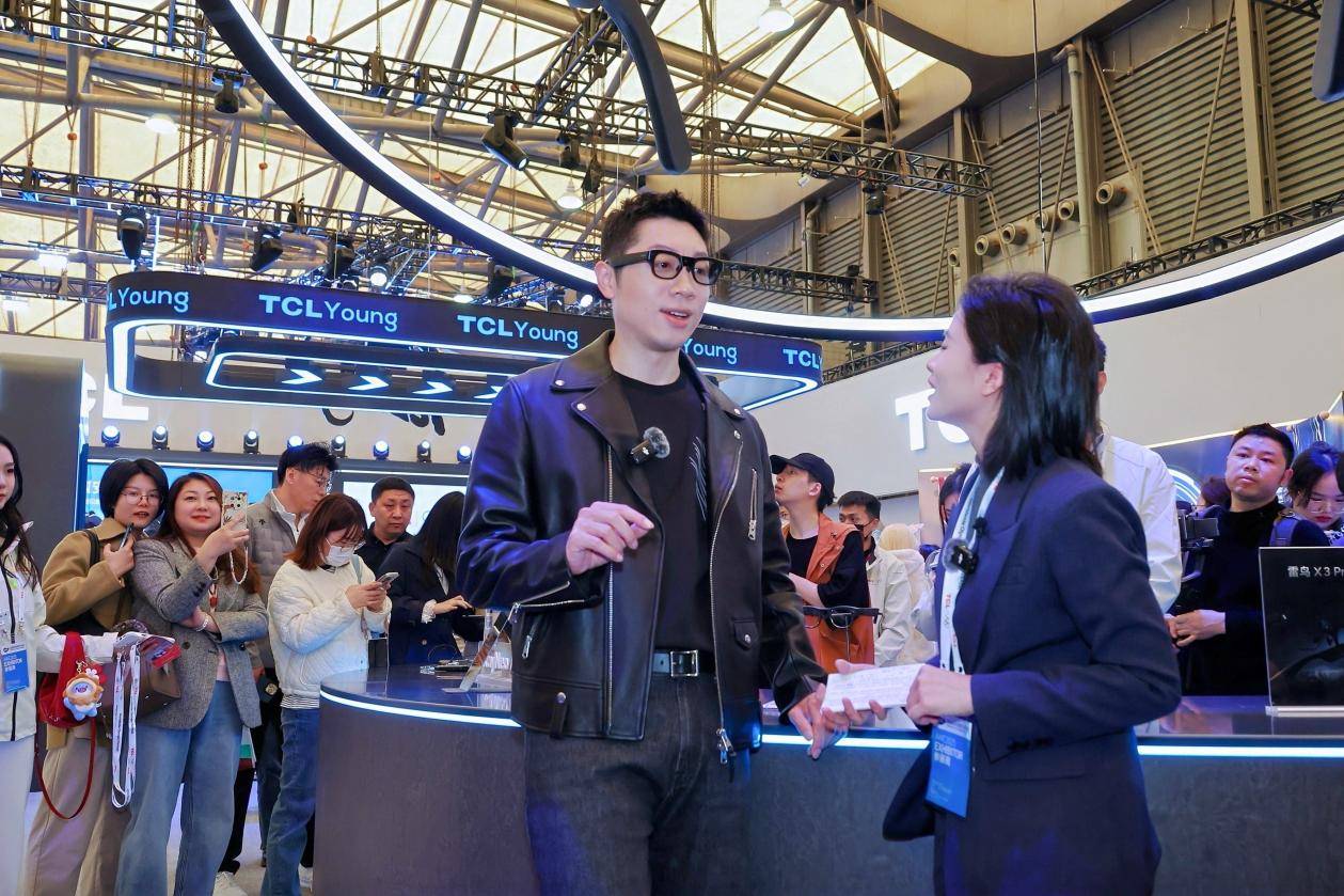 许昕助阵AWE2025，TCL携创新成果彰显全球化品牌魅力