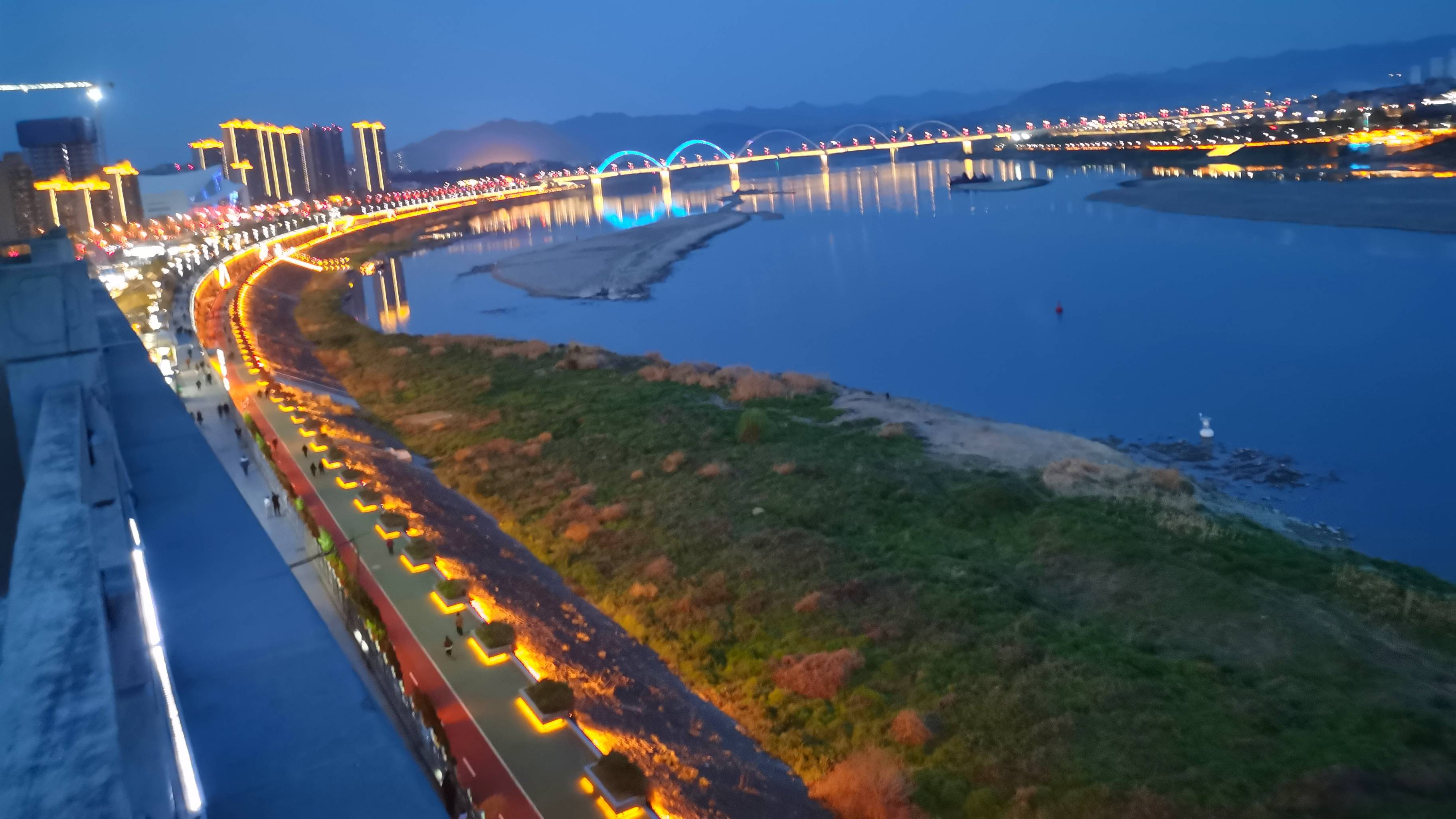 安康一江两岸夜景