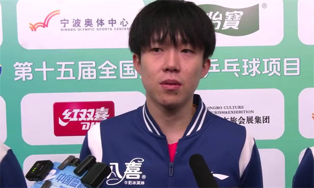 王楚钦展现体育精神！10-0领先主动让球，球迷热议其表现