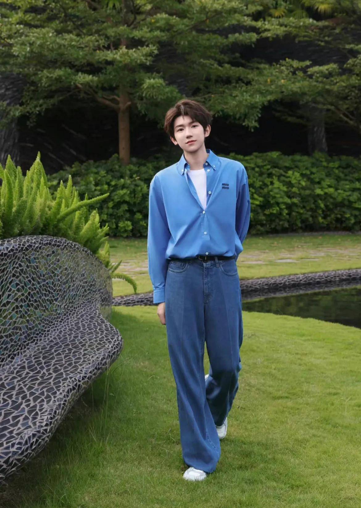 回顾王源过往巡演,二巡时"全息投影 裸眼3d"的科技感确实惊艳,但也