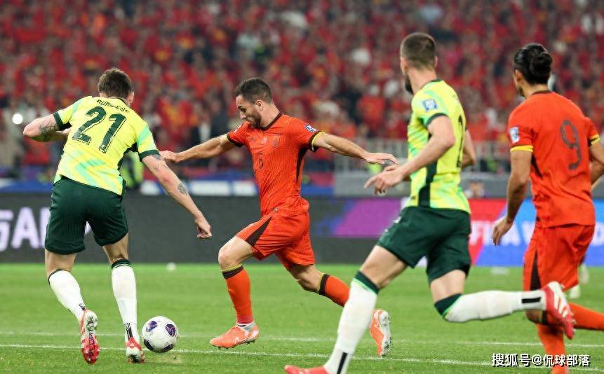 0 - 2！国足世预赛再遇挫折，出线希望渺茫！，国足主场落败，出线之路荆棘满布！